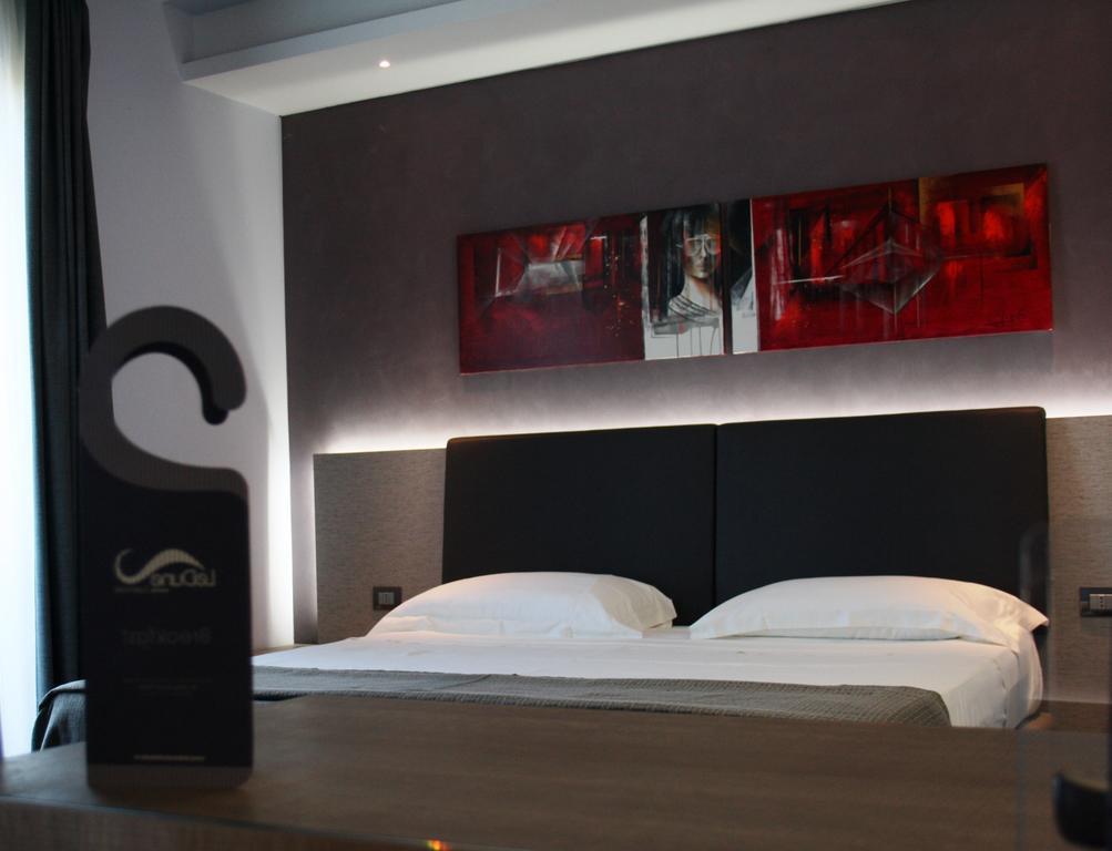 Le Dune Suite Hotel Porto Cesareo Exteriör bild